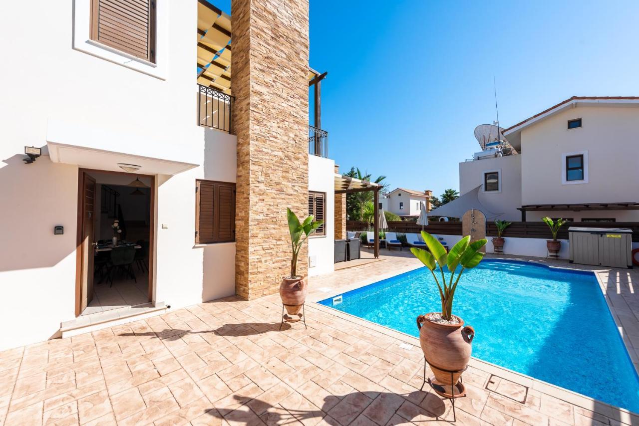 Villa Iris By Ezoria Villas アヤナパ エクステリア 写真